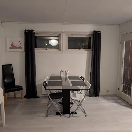 아파트 Innholdsrik Med Hage 스타방에르