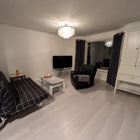 Innholdsrik Leilighet Med Hage